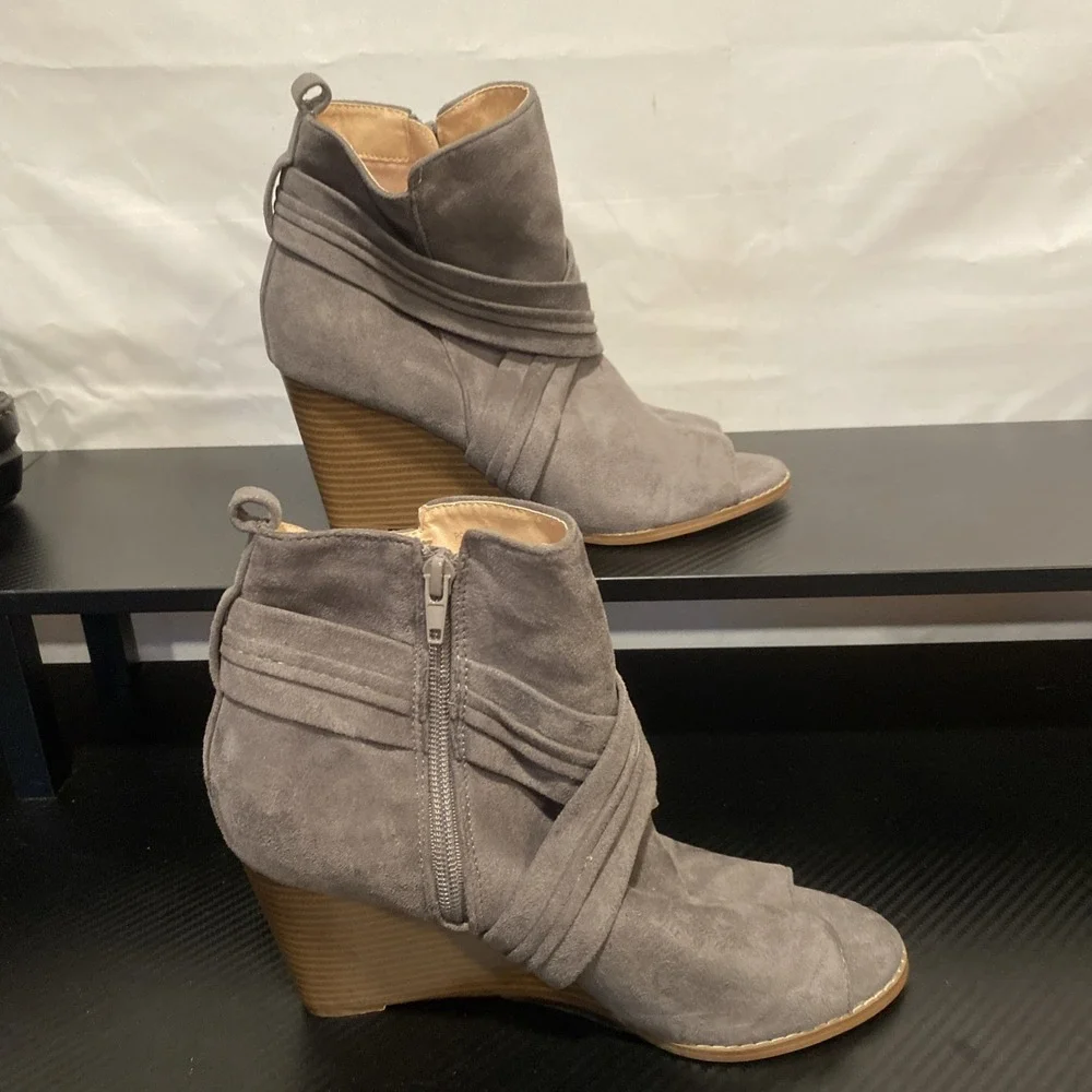 Journee Collection Womens‎ Shoes Size 8.5 Sabeena Grey Wedge Ankle Boots